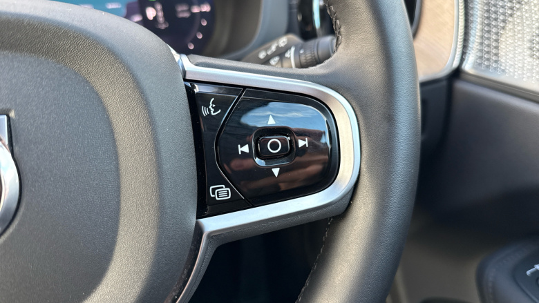 Volvo XC60 2.0 T8 [455] PHEV Ultra Dark 5dr AWD Geartronic Estate